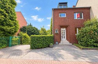Einfamilienhaus kaufen in 41462 Neuss, Einfamilienhaus, renovierungsbedürftig mit Baugrundstück, Garagen–vielseitiges Entwicklungspotenzial