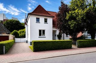 Einfamilienhaus kaufen in 25436 Tornesch, Attraktives Baugrundstück mit stilvollem Haus aus der Zeit um 1920 – Wohnen mit Geschichte