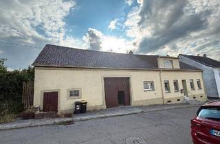 Einfamilienhaus kaufen in 66399 Mandelbachtal, Mandelbachtal - Sanierungsbedürftiges Einfamilienhaus mit Scheune, Stall und groß