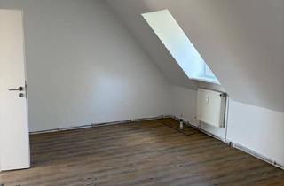 Wohnung kaufen in 07580 Ronneburg, Ronneburg - gemütliche sanierte 3-Raum Wohnung im Dachgeschoss