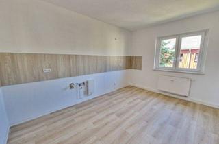 Wohnung mieten in Friedrich-Ludwig-Jahn-Straße, 09557 Flöha, ALTBAUWOHNUNG mit großer Küche - Küche und Bad mit Fenster