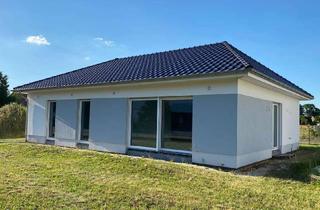 Haus kaufen in Ponnsdorfer Weg, 03249 Sonnewalde, Provisionsfrei, Erstbezug, Charmanter Bungalow inkl. Grundstück in Sonnewalde-Münchhausen!