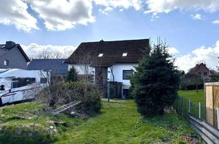 Haus kaufen in 21218 Seevetal, Solide und sanierungsbedürftig - Zweifamilienhaus (frei) mit Vollkeller in Seevethal-Emmelndorf