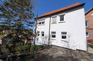 Haus kaufen in 34253 Lohfelden, Lohfelden: Vermietetes Zweifamilienhaus mit großem Garten!