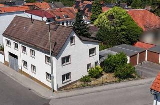 Haus kaufen in 65205 Delkenheim, Zweifamilienhaus mit sofort bezugsfertigem Obergeschoss: 4 Garagen + großer Hof + ~179m² Nutzfläche