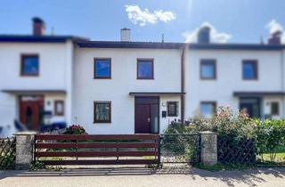 Haus kaufen in 83024 Rosenheim, Familienglück mit Potenzial – Reihenmittelhaus mit kleinem Garten und Einzelgarage in Rosenheim