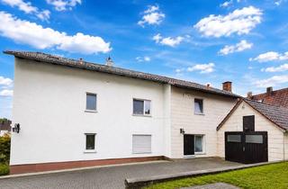 Mehrfamilienhaus kaufen in 91301 Forchheim, Freistehendes Mehrfamilienhaus mit drei Wohneinheiten – moderne Ausstattung, PV-Anlage & attraktive