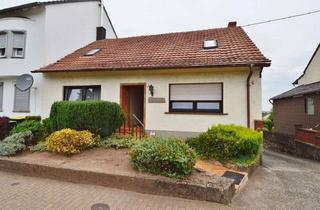 Haus kaufen in 66292 Riegelsberg, Vielseitiges Immobilienpaket: zwei Häuser, Lagerhalle und Garten