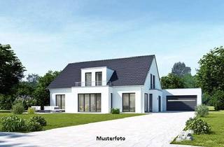 Einfamilienhaus kaufen in Hegelweg xxx, 59846 Sundern, Freistehendes Einfamilienhaus nebst Garten und Doppelgarage