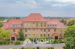 Wohnung kaufen in 06766 Bitterfeld-Wolfen, Historischer Charme & moderner Komfort – Bezugsfreie Zweiraumwohnung mit Terrasse in Wolfen