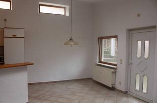 Wohnung kaufen in 65307 Bad Schwalbach, Attraktive Erdgeschosswohnung mit zwei Zimmern und charmantem Vorgarten.