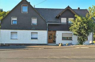 Haus kaufen in 57250 Netphen, Platz für zwei Generationen: Doppelhaus in Netphen-Hainchen, 210 m² Wohnfläche, 670 m²Grundstück