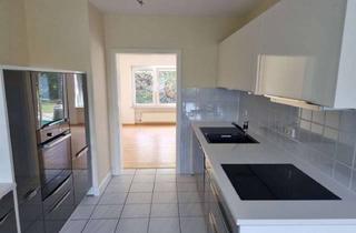 Doppelhaushälfte kaufen in 61273 Wehrheim, Attraktive Doppelhaushälfte mit 4,5 Zimmern, Garten, Terrasse und Keller in Wehrheim.