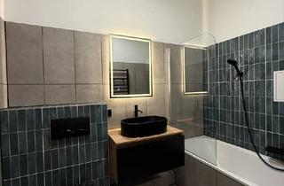 Wohnung mieten in 39104 Magdeburg, Erstbezug nach Sanierung: 2-Zimmer-Altbauwohnung mit Balkon, Aufzug & Einbauküche direkt am Dom