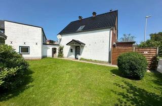 Mehrfamilienhaus kaufen in 25813 Husum, Mehrfamilienhaus mit Dreiwohneinheiten in zentraler Lage von Husum