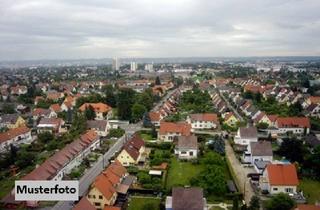 Haus kaufen in 59929 Brilon, Lebensraum für alle Generationen: 2–3-Familienhaus, Terrasse, Garten, 2 Garagen