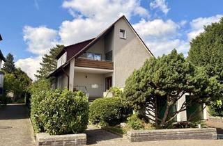 Haus kaufen in 37081 Göttingen, Freistehendes Zweifamilienhaus mit großem Garten, Baumbestand und Doppelgarage