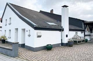 Haus kaufen in 41066 Mönchengladbach, Mönchengladbach - Attraktives Haus mit großem Entwicklungspotenzial in Neuwerk