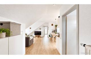 Wohnung kaufen in 88326 Aulendorf, Modern renovierte 2-Zimmer-Dachgeschosswohnung mit Balkon und Stellplatz in Aulendorf