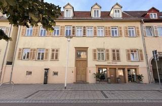 Wohnung kaufen in 71634 Ludwigsburg, Rarität am Holzmarkt! Sanierte 2-Zimmerwohnung in einem denkmalgeschützen Objekt