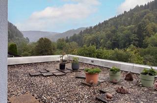 Wohnung kaufen in 75378 Bad Liebenzell, 2-Zi-ETW mit Balkon, großer Dachterrasse und wunderschönem Ausblick