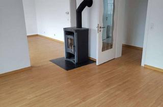 Wohnung mieten in Engertsweg 23, 53902 Bad Münstereifel, Helle 4-Zimmer-Wohnung in ruhiger Höhenlage von Bad Münstereifel frisch renoviert mit Kaminofen