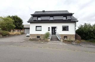 Haus kaufen in 53945 Blankenheim, Viel Platz, zahlreiche Möglichkeiten – Zweifamilienhaus mit großem Grundstück und großer Halle.