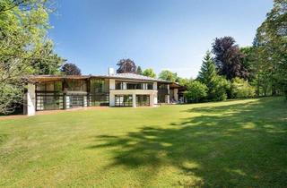 Villa kaufen in 82031 Grünwald, Privatsphäre in nobelster Gartenlage: Architekten-Villa von 1982 mit Gäste-Dependance