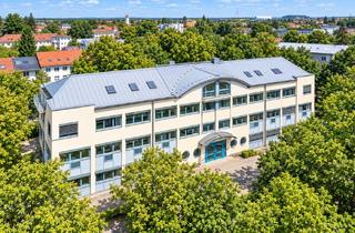Anlageobjekt in 80935 München, Teilvermietetes Bürogebäude mit Potenzial für Pension oder Boardinghouse und zwei freien Etagen