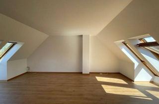 Wohnung mieten in Am Park 4B, 08412 Werdau, kühler Kopf im klimatisierten Schlafzimmer - 2-Zimmer DG-Wohnung ca. 56m² inkl. TG-Stellplatz in Leubnitz