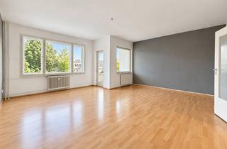 Wohnung kaufen in Alt-Mariendorf 25e, 12107 Mariendorf (Tempelhof), Bezugsfreie Wohnung mit Loggia im gepflegten Gebäude