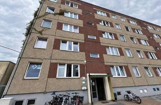 Wohnung mieten in 15320 Neuhardenberg, Frisch renoviert mit Blick ins Grüne: attraktive 2-Zimmer-Wohnung mit großzügigem Balkon
