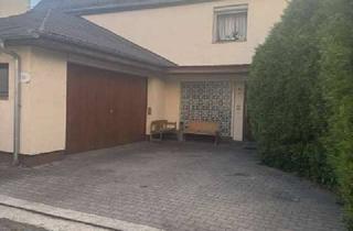 Doppelhaushälfte kaufen in Dussmannstr. 15 1/2, 86154 Oberhausen, Familienfreundliche Doppelhaushälfte mit großer Terrasse und großzügiger Garage