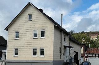 Einfamilienhaus kaufen in 35716 Dietzhölztal, Dietzhölztal - Geräumiges Einfamilienhaus mit Scheune und Halle