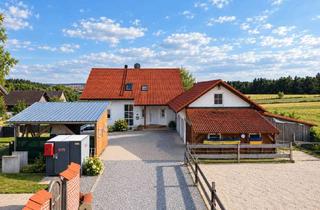 Einfamilienhaus kaufen in 84163 Marklkofen, Charmantes Einfamilienhaus in ruhiger Lage mit Stall und eigener Pferdekoppel