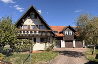 Haus kaufen in 72290 Loßburg, Sonniges Haus mit Garagen und Garten