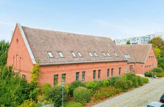 Gewerbeimmobilie kaufen in 12685 Marzahn, 891,5 m² Nutzfläche im denkmalgeschützten Backsteinbau für Büro und Praxis in Berlin-Marzahn