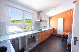 Wohnung kaufen in Sonnenwiese 20, 79194 Gundelfingen, Bezugsfreie 4-Zimmer-DG-Wohnung mit Klima, Ostbalkon, Gemeinschaftsgarten & 2 Stellplätzen