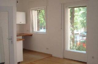 Wohnung kaufen in 10117 Berlin, Berlin - Bezugsfreie Wohnung hell Einbauküche Echtholzparkett Parknähe