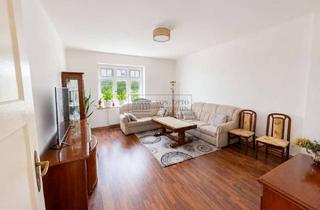 Wohnung kaufen in 13409 Reinickendorf, Altbauwohnung mit Potenzial: 4 Zimmer, Balkon und ca. 92 m²