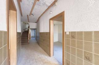 Wohnung kaufen in 56856 Zell, Chancenreiche 4-Zimmer-Etagenwohnung mit Terrasse und Raum für neue Ideen in Zell