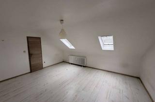 Wohnung kaufen in Lotharstr 30, 47443 Moers, Gut aufgeteilt: 2,5-Zimmer-Dachgeschosswohnung in Moers