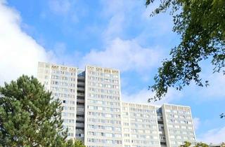 Wohnung kaufen in 12685 Marzahn, Hauptstadtmakler-Bezugsfreie Wohnung mit Balkon, KFZ-Stellplatz und tollem Ausblick
