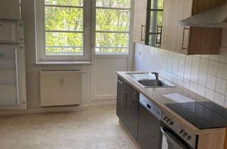 Wohnung mieten in Zschopauer Platz 10, 09126 Bernsdorf, Einbauküche schon vorhanden! Helle 2-Zimmer mit Laminat, Wannenbad & Balkon in ruhiger Lage!