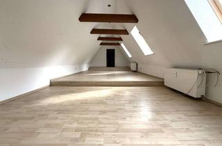 Wohnung mieten in Rundestraße, 29221 Celle, 2-Zimmer-Dachgeschosswohnung im Fachwerkhaus – nahe dem Celler Schlossgarten