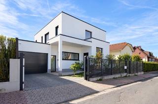 Villa kaufen in 61118 Bad Vilbel, Bauhaus-Villa mit 7 Meter hohem Entree, Einliegerwohnung, Fitness und Sauna in Bad Vilbel-Massenheim