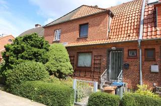 Haus kaufen in 23562 St. Jürgen, Reihenmittelhaus in St. Jürgen mit Garten zum kleinen Preis