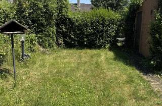 Doppelhaushälfte kaufen in 40468 Unterrath, Renovierungsbedürftige Doppelhaushälfte mit Garten und Garage in Düsseldorf-Unterrath, Vogelsiedlung