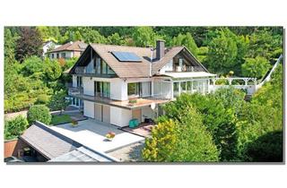 Haus kaufen in 34289 Zierenberg, Großes Wohnhaus mit Garagen in schöner Waldrandlage von Zierenberg