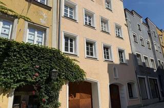 Haus kaufen in 84489 Burghausen, Charmantes Altstadthaus mit drei Wohnungen und einzigartigem Garten